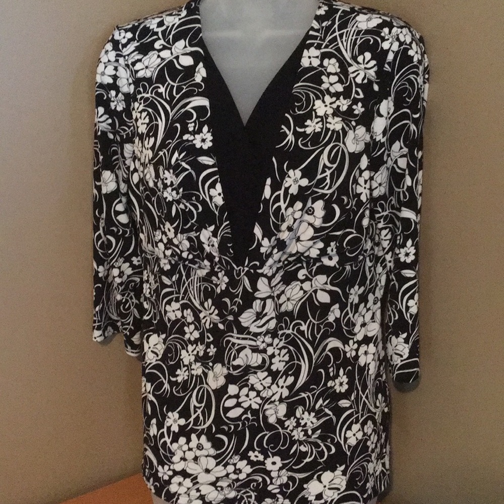 3/4 sleeve floral top